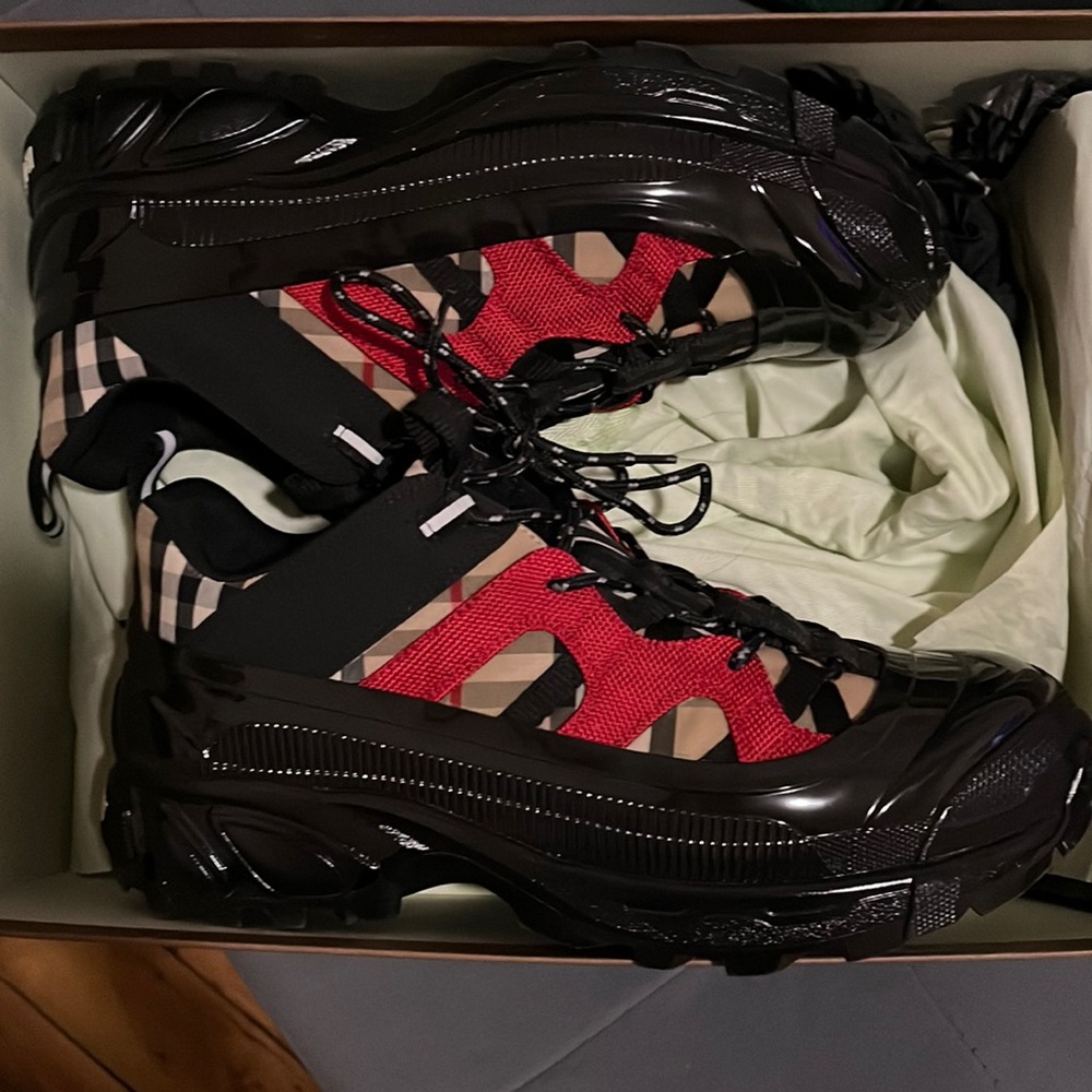 Brand new men Burberry sneakers .